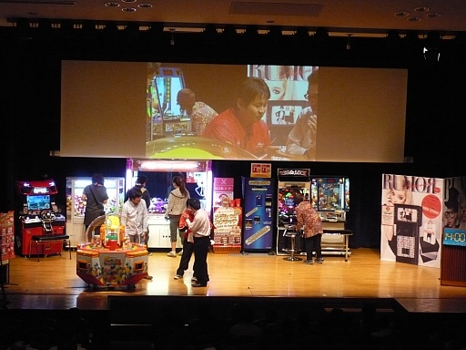 画像ギャラリー No.021のサムネイル画像 / 「カードゲームでレアが出ない」と言われたら,あなたはどう対応する? タイトーがゲームセンターを楽しくする接客コンテストを開催