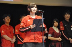 画像集#010のサムネイル/業務中に携帯電話で話しだす新人に,先輩はどう対応する? タイトーステーションのNo.1クルーを決める「第8回接客スタァ誕生!」レポート