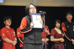 画像集#011のサムネイル/業務中に携帯電話で話しだす新人に,先輩はどう対応する? タイトーステーションのNo.1クルーを決める「第8回接客スタァ誕生!」レポート