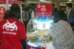 画像ギャラリー No.005のサムネイル画像 / 電子マネーで“ピッ”とアーケードゲームを楽しもう。JR秋葉原駅構内で開催中の「駅ナカゲームセンター」レポート