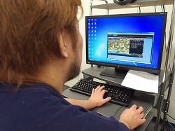 画像ギャラリー No.003のサムネイル画像 / 【PR】えっ!? 私って,孔明なの? 「戦略三国志 〜後の孔明である〜」を男色ディーノが筋トレの合間にプレイ