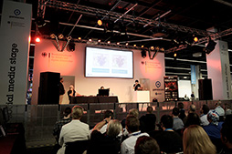 ꡼ No.002 | gamescomEIZOǥץ쥤FORIS FS2735פɥĤϪޡȥեϢȤȻǧ嵻Ѥ򥢥ԡ