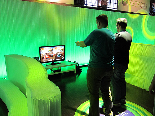 ꡼ No.007Υͥ / GamescomMicrosoftKinectפΥȥ뤪ӡWindows Phone 7פ˸Xbox LIVEȥθ򳫺