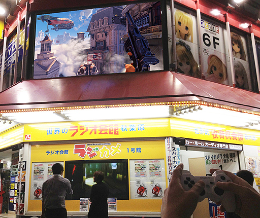 画像ギャラリー No.002のサムネイル画像 / 「バイオショック インフィニット」,156インチの大型街頭ビジョンを使用した体験会を,秋葉原ラジオ会館で4月25日に開催。来場者プレゼントもアリ