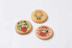画像集#007のサムネイル/1〜2月に登場する「初音ミク」関連のプライズ公開。お菓子缶や缶バッジなど