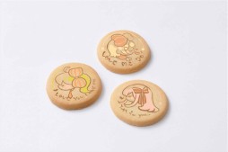 画像集#008のサムネイル/1〜2月に登場する「初音ミク」関連のプライズ公開。お菓子缶や缶バッジなど