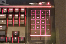 画像ギャラリー No.004のサムネイル画像 / まさかのメカニカルキーボード採用。MSIの未発表ゲーマー向けノートPCをゲームトーナメント「Beat IT 2014」会場で発見