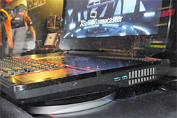 画像ギャラリー No.006のサムネイル画像 / まさかのメカニカルキーボード採用。MSIの未発表ゲーマー向けノートPCをゲームトーナメント「Beat IT 2014」会場で発見