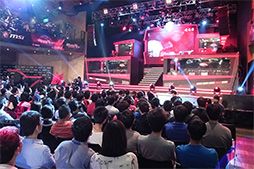 画像ギャラリー No.011のサムネイル画像 / まさかのメカニカルキーボード採用。MSIの未発表ゲーマー向けノートPCをゲームトーナメント「Beat IT 2014」会場で発見