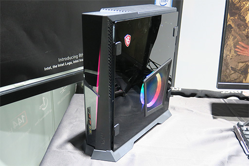 画像ギャラリー No.002のサムネイル画像 / 写真で見る新型ゲームPC「Trident X」。GeForce RTX 20&第9世代Coreプロセッサ搭載の薄型PCをじっくり眺めてみた