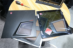 画像ギャラリー No.006のサムネイル画像 / 写真で見る新型ゲームPC「Trident X」。GeForce RTX 20&第9世代Coreプロセッサ搭載の薄型PCをじっくり眺めてみた