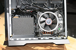 画像ギャラリー No.009のサムネイル画像 / 写真で見る新型ゲームPC「Trident X」。GeForce RTX 20&第9世代Coreプロセッサ搭載の薄型PCをじっくり眺めてみた