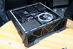 画像ギャラリー No.015のサムネイル画像 / 写真で見る新型ゲームPC「Trident X」。GeForce RTX 20&第9世代Coreプロセッサ搭載の薄型PCをじっくり眺めてみた