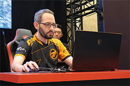 画像ギャラリー No.010のサムネイル画像 / RTX 2080 Max-Q搭載で薄さ18.95mm,重量2.25kgのゲーマー向けノートPCをMSIが発表。「GS75 Stealth」