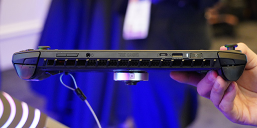 画像ギャラリー No.007のサムネイル画像 / 世界初のCore Ultra搭載携帯型ゲームPC「MSI Claw A1M」をチェック。性能だけでなくゲームパッドや放熱にも見どころあり!