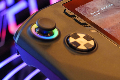 画像ギャラリー No.008のサムネイル画像 / 世界初のCore Ultra搭載携帯型ゲームPC「MSI Claw A1M」をチェック。性能だけでなくゲームパッドや放熱にも見どころあり!