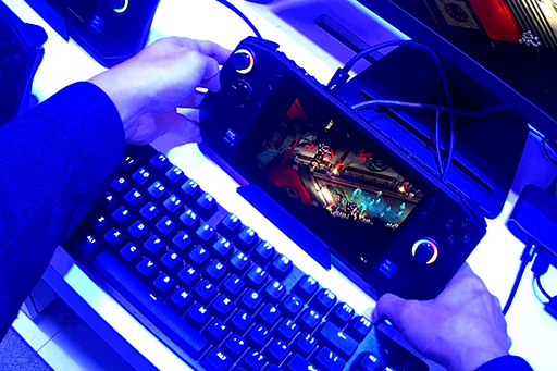 画像ギャラリー No.017のサムネイル画像 / 世界初のCore Ultra搭載携帯型ゲームPC「MSI Claw A1M」をチェック。性能だけでなくゲームパッドや放熱にも見どころあり!