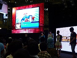 画像集#005のサムネイル/大勢のファンが詰め掛けた「スーパーロボット大戦L」スペシャルステージ。キャラホビ2010，バンダイナムコゲームスブースレポート