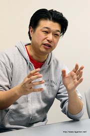 画像ギャラリー No.043のサムネイル画像 / 「PSO」と「PSU」の世界のつながりも描かれた「ファンタシースターポータブル2 インフィニティ」。「PSO」10周年の展開を含め,開発秘話をセガの酒井智史氏と寺田貴治氏に聞いてきた