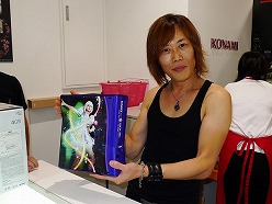 画像ギャラリー No.008のサムネイル画像 / KONAMI名物プロデューサーのNAOKIが1日店長に! 「DanceEvolution」発売記念イベントをレポート