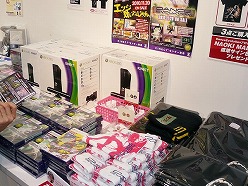 画像ギャラリー No.009のサムネイル画像 / KONAMI名物プロデューサーのNAOKIが1日店長に! 「DanceEvolution」発売記念イベントをレポート