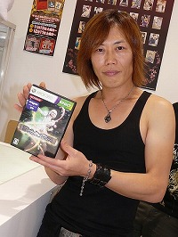 画像ギャラリー No.010のサムネイル画像 / KONAMI名物プロデューサーのNAOKIが1日店長に! 「DanceEvolution」発売記念イベントをレポート