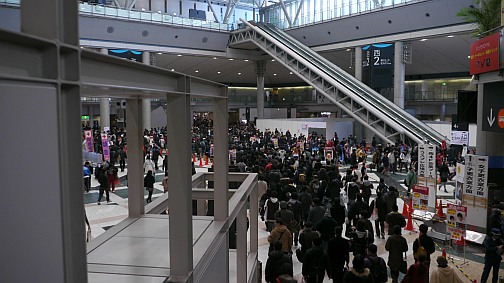 画像ギャラリー No.061のサムネイル画像 / 「うみねこのなく頃に」がついに完結。同人ゲームから企業ブースまで網羅した,「コミックマーケット79」フォトレポートを掲載