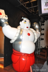 画像ギャラリー No.002のサムネイル画像 / 「逆転検事2」には狩魔 冥や新キャラの一柳万才が登場。応援団の腐男塾も駆けつけた,「逆転検事2」完成披露発表会のレポートを掲載