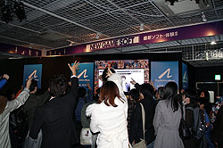 画像ギャラリー No.014のサムネイル画像 / 発売間近の「ガンダム無双3」店頭体験会にて,プロデューサーがトークとデモプレイを披露。「アニメでもリアル調の追及でもなく,ゲームだからできるガンダムの表現」