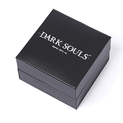 画像ギャラリー No.007のサムネイル画像 / 「DARK SOULS」の世界を表現した腕時計と,「アストラの上級騎士」をイメージしたバッグが登場。予約受付は本日スタート
