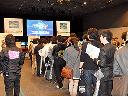 画像ギャラリー No.017のサムネイル画像 / PCゲームフェスタで行われた「ファンタシースターオンライン2」のステージをレポート。砂漠フィールドでは「グワナーダ」に大苦戦。ダブルセイバーとナックルの追加も明らかに