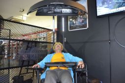 画像ギャラリー No.005のサムネイル画像 / まるでコックピットのような超豪華PCチェアで「ファンタシースターオンライン2」をプレイできる「PSO2 アークス ブリーフィングルーム」の内覧会をレポート