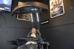 画像ギャラリー No.006のサムネイル画像 / まるでコックピットのような超豪華PCチェアで「ファンタシースターオンライン2」をプレイできる「PSO2 アークス ブリーフィングルーム」の内覧会をレポート