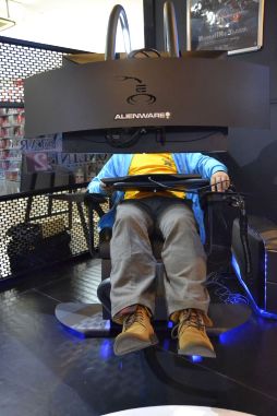 画像ギャラリー No.007のサムネイル画像 / まるでコックピットのような超豪華PCチェアで「ファンタシースターオンライン2」をプレイできる「PSO2 アークス ブリーフィングルーム」の内覧会をレポート