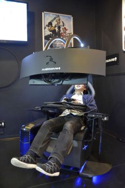 画像ギャラリー No.008のサムネイル画像 / まるでコックピットのような超豪華PCチェアで「ファンタシースターオンライン2」をプレイできる「PSO2 アークス ブリーフィングルーム」の内覧会をレポート