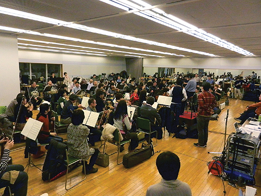 画像ギャラリー No.002のサムネイル画像 / 「ファンタシースターシリーズ25周年記念コンサート シンパシー2013」のリハーサル実施。指揮者 天野正道氏,酒井P&小林SDが,本番に向けた意気込みを語る