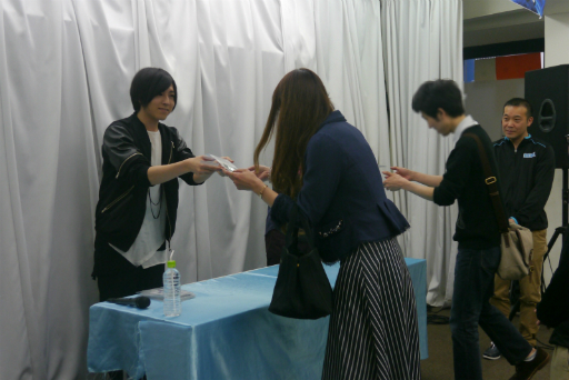 蒼井翔太さんが舞台裏のエピソードを明かした 舞台 ファンタシースターオンライン2 On Stage 発売記念トーク お渡し会 レポート