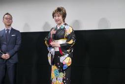 画像ギャラリー No.007のサムネイル画像 / 「PSO2」に小林幸子さんが降臨,メガ幸子と共にフェニックスに乗ってバーチャルライブを披露する。都内で行われた「地球親善大使 就任式」レポート