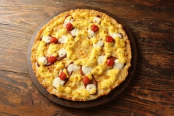 画像ギャラリー No.003のサムネイル画像 / 「ファンタシースター感謝祭2017」,会場では「ピザーラ」とコラボしたオリジナルピザを販売