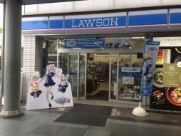 画像ギャラリー No.005のサムネイル画像 / 「PSO2」とローソン国際展示場駅前のコラボが本日から3日間限定で開催