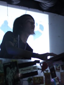 画像ギャラリー No.003のサムネイル画像 / 秋葉原のMOGRAが「鉄拳」サウンドに揺れた。「鉄拳TAG2」サントラリリースパーティ「TEKKEN TAG TOURNAMENT2 : Driving Beats」レポート