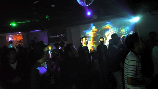 画像ギャラリー No.023のサムネイル画像 / 秋葉原のMOGRAが「鉄拳」サウンドに揺れた。「鉄拳TAG2」サントラリリースパーティ「TEKKEN TAG TOURNAMENT2 : Driving Beats」レポート