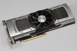 GeForce GTX 690」レビュー。「プレイアブルな3画面環境」をカード1枚