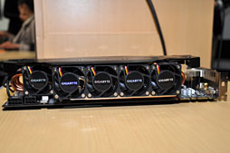 画像ギャラリー No.008のサムネイル画像 / GIGA-BYTE,OC版GTX 680カードの開発途上版をチラ見せ。5連ファンがGPUの熱を吸い出すクーラー「WINDFORCE 5X」搭載