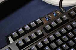 画像ギャラリー No.019のサムネイル画像 / GIGA-BYTE,OC版GTX 680カードの開発途上版をチラ見せ。5連ファンがGPUの熱を吸い出すクーラー「WINDFORCE 5X」搭載