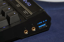 画像ギャラリー No.020のサムネイル画像 / GIGA-BYTE,OC版GTX 680カードの開発途上版をチラ見せ。5連ファンがGPUの熱を吸い出すクーラー「WINDFORCE 5X」搭載