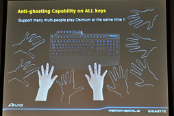 画像ギャラリー No.022のサムネイル画像 / GIGA-BYTE,OC版GTX 680カードの開発途上版をチラ見せ。5連ファンがGPUの熱を吸い出すクーラー「WINDFORCE 5X」搭載