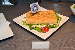 画像ギャラリー No.018のサムネイル画像 / 「バイオハザード」15周年記念企画がシューティングバー エアーで5月20日にスタート。「かゆ……うま……」な料理が食べられる!?