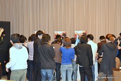 画像ギャラリー No.030のサムネイル画像 / レベッカのスペシャルコスチュームは白いメイド服? 「バイオハザード ザ・マーセナリーズ 3D」発売記念イベントで,“サムライエッジ”やファントムのアパレル商品復刻も発表