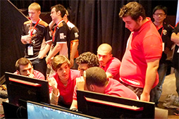 画像ギャラリー No.007のサムネイル画像 / 「Dota 2」の決勝戦で台北の夜が熱く燃えた。国際ゲームトーナメントBeat IT 2014をレポート